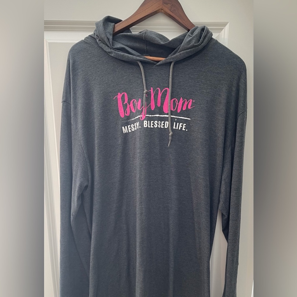 Boy Mom 2XL Long Sleeve Hooded Shirt Gray With Pink Writing Mom Of Boys